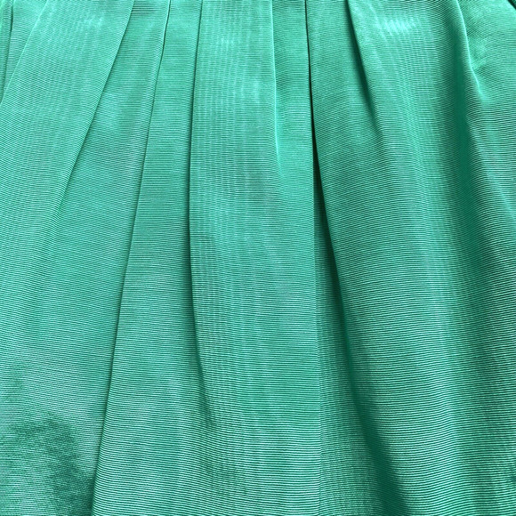 Victor Alfaro Skirt Bright Green Pleated Satin Shimmer Size 8 St Patrick's Day - Picture 4 of 8